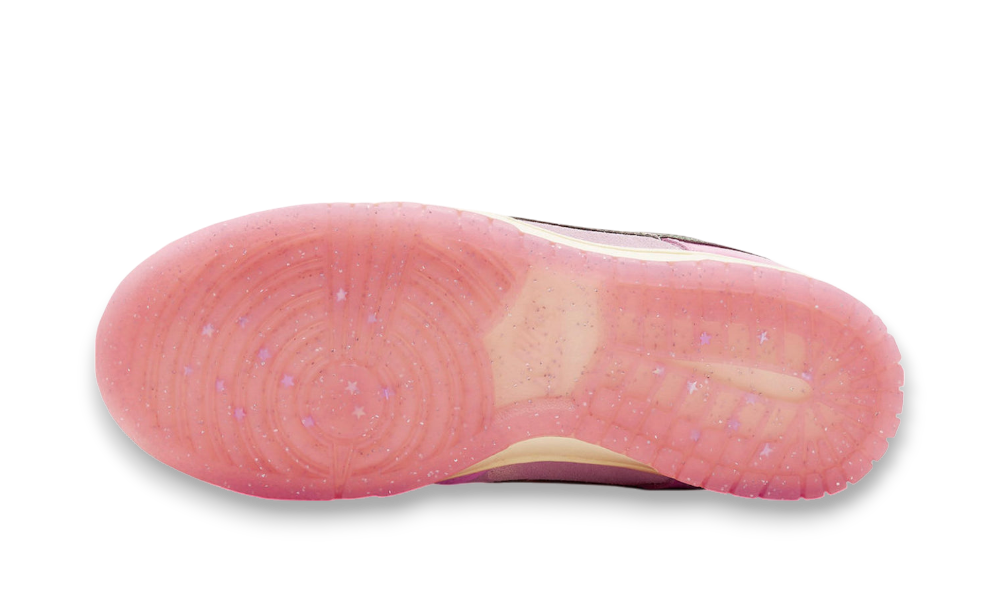 Nike Dunk Low LX Barbie