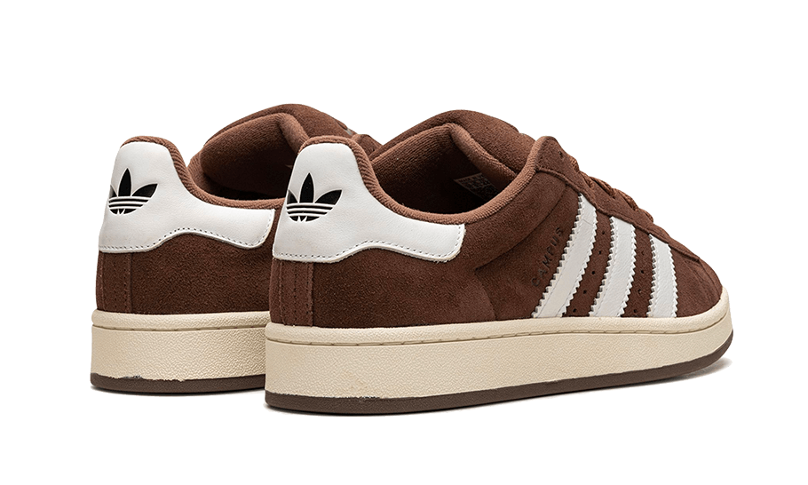 adidas campus bark brown, composte da un nabuk marrone a contrasto con le tre strisce bianche di adidas
