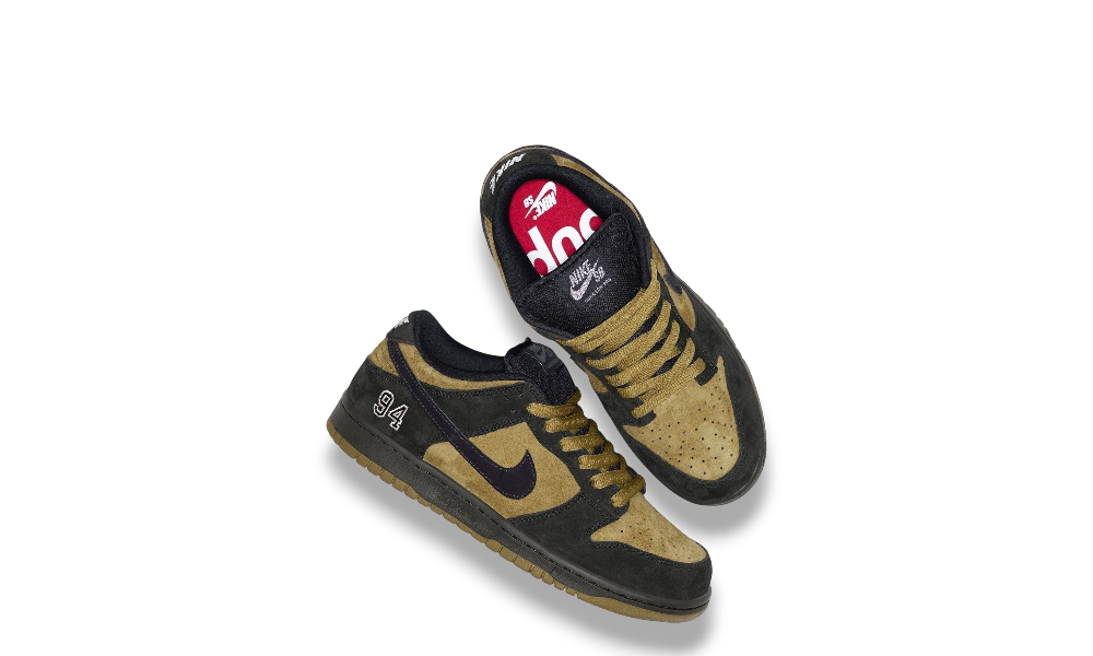 Supreme® Nike SB Dunk Low Camper Green