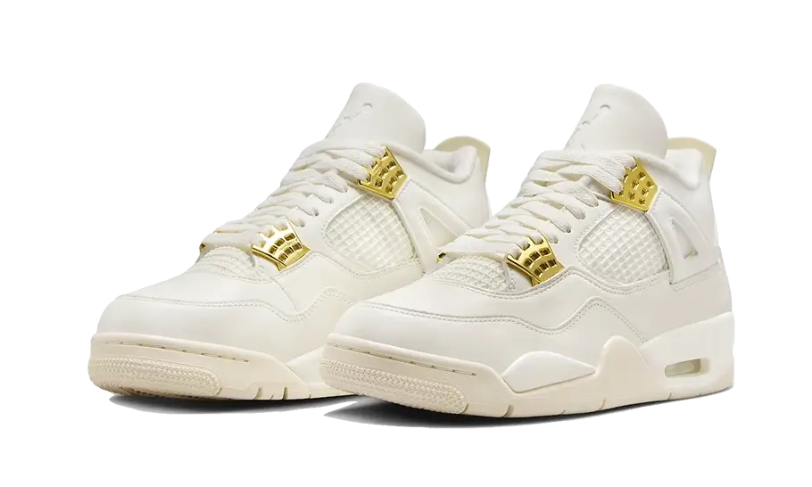 Jordan 4 Metallic gold, composta da base in pelle bianca e occhielli per i lacci in oro Metallizzato