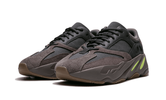 Yeezy 700 OBLIO Shop